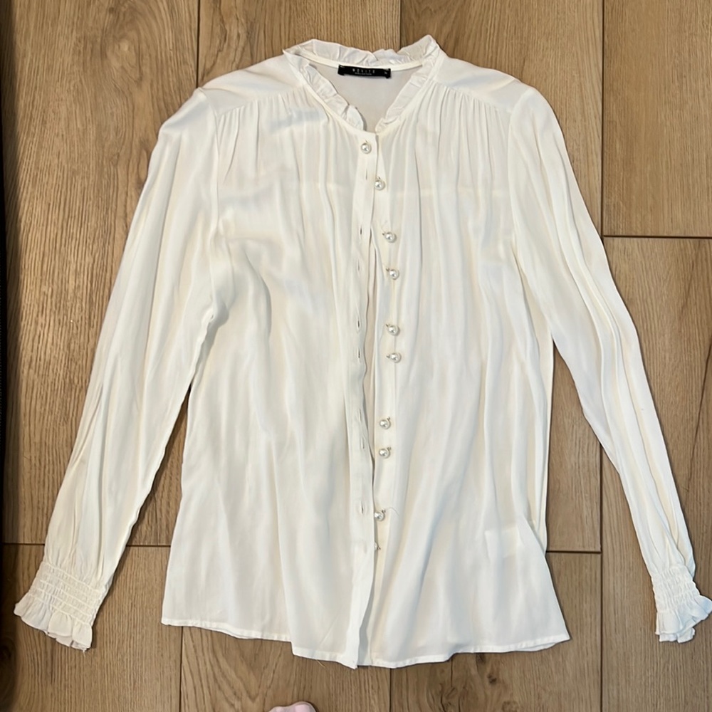 Beautiful Blouse with pearl details